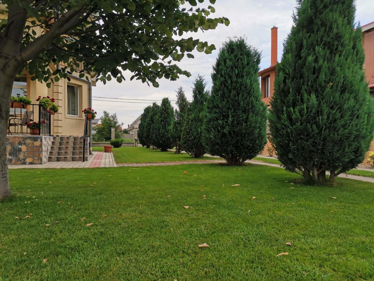 Casuta Cu Tei Villa Oradea Eksteriør billede